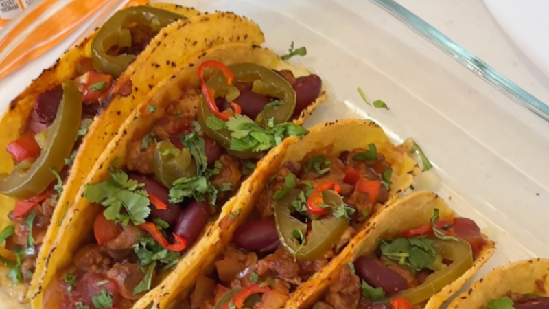 Chilli Sin (Con) Carne Tacos